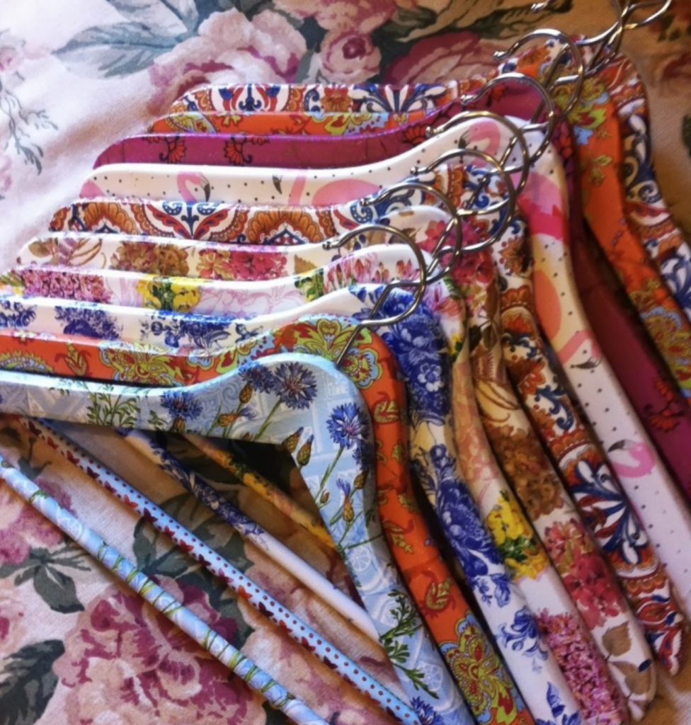 How to make lovely decoupage clothe hangers